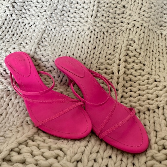 🩷🩷 hot pink/Barbie pink strappy kitten Schutz heels 8.5 🩷🩷 - Picture 2 of 6